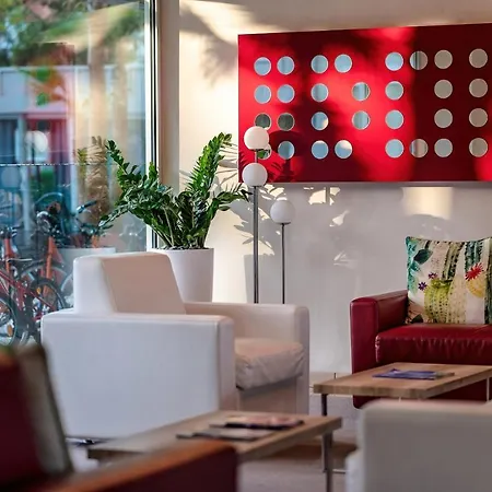 Domino & Hotel 3*
