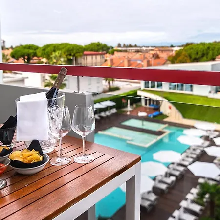 Domino & Hotel 3*